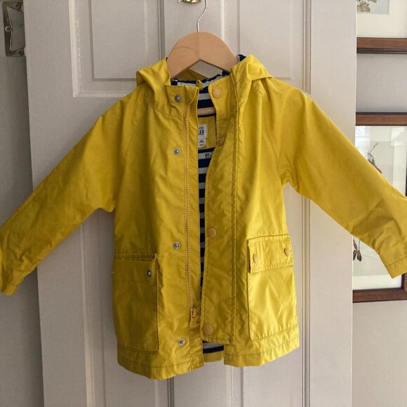 3T GAP Yellow Toddler Rain Coat - Picture 2 of 4